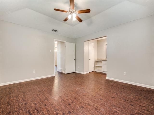 Building Photo - 2025 Cedar Valley Ln