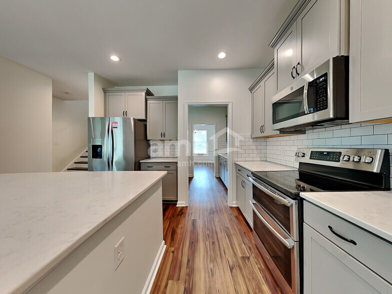 Building Photo - 128 Martello Rd