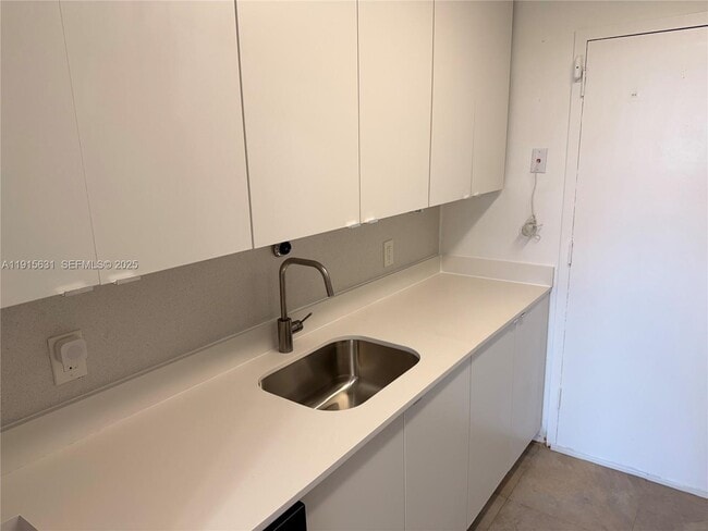 Building Photo - 2350 NE 135th St