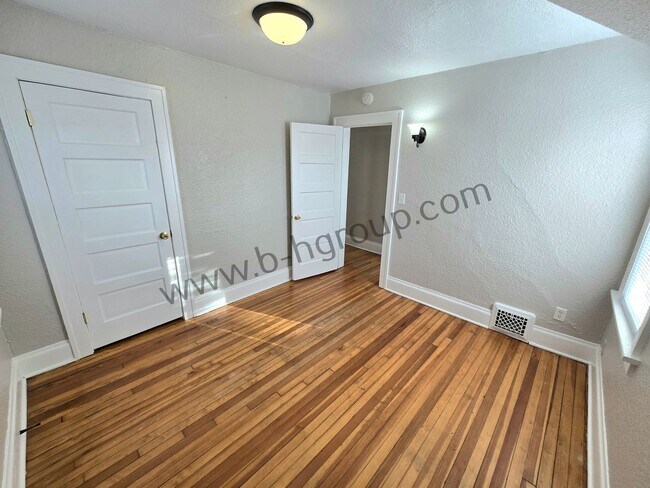 Building Photo - Spacious Single Family Home