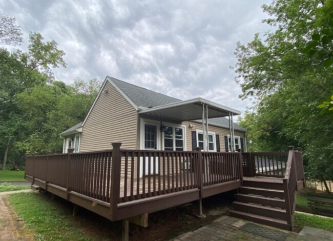 Private deck - 95 Logan Ln