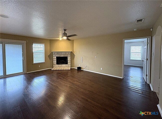 Building Photo - 2404 Griffin Dr