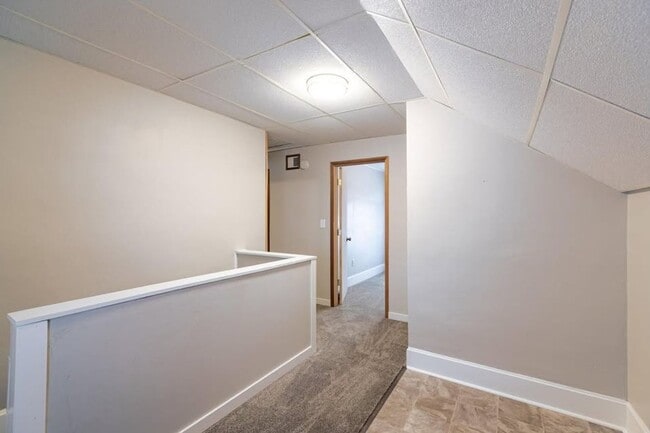 Building Photo - Southside 3BR house w/ garage and quartz countertops!