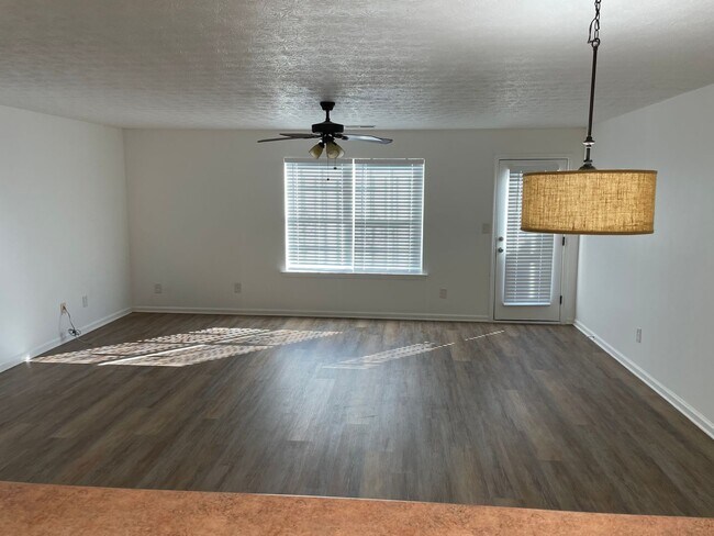 Building Photo - Spacious 4 Bedroom Townhome in Jackson with fenced backyard!