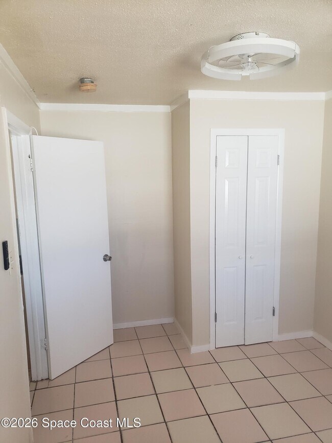 Building Photo - 2114 Henry St NE