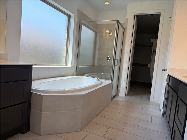 Building Photo - 4942 Hitchings Ct