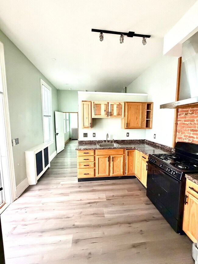 Building Photo - 205 E King St