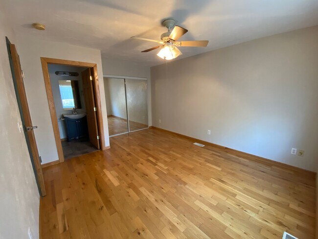 Building Photo - 1118 Lafayette - 4 Bed/4.5 Bath Unit Near ...