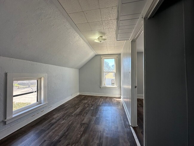 Building Photo - 1004 20th St