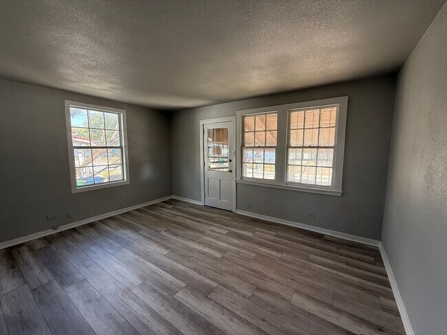 Building Photo - 3003 Venus St