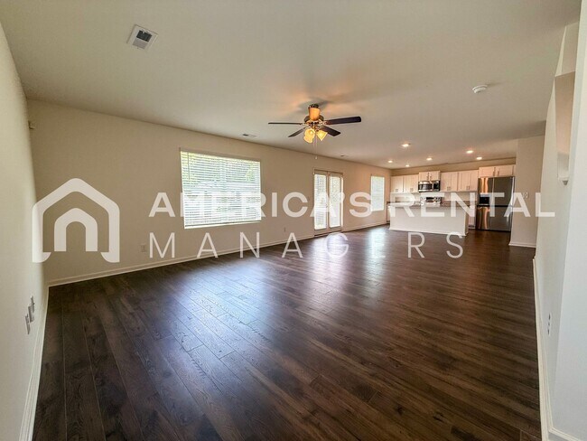 Building Photo - Move-in Special! Beautiful 5 Bed, 2 Bath h...