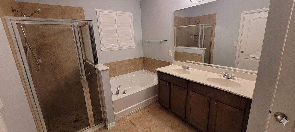 Building Photo - 910 Fallbrooke Ave