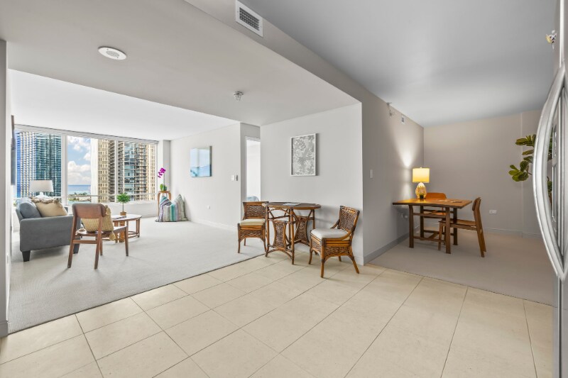 Building Photo - 1009 Kapiolani Blvd