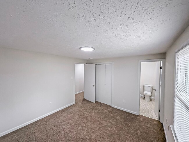 Building Photo - Charming and 3 Bed 2.5 Bath Home In Serene...