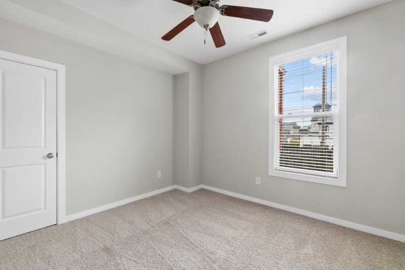 Building Photo - 2102 E Broad St