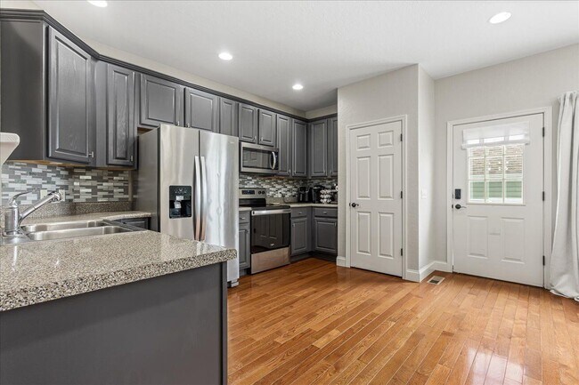 Building Photo - 410 Ashbury Cir