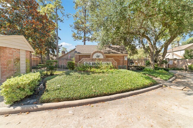 Building Photo - 154 Old Bridge Lake St