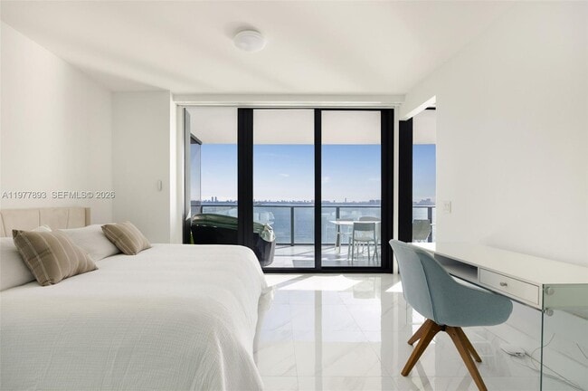 Building Photo - 3131 NE 7th Ave