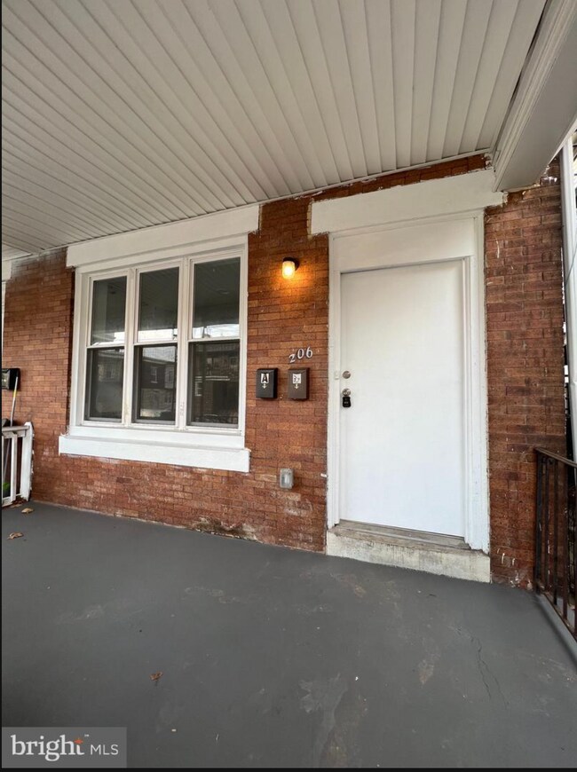 Building Photo - 206 S 53rd St
