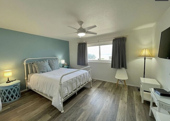 Building Photo - 4025 Ocean Dr