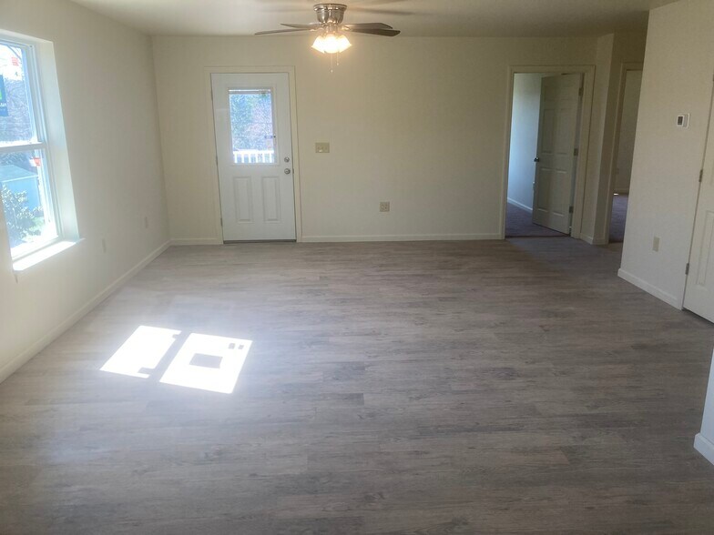 Building Photo - 151 Franklin St