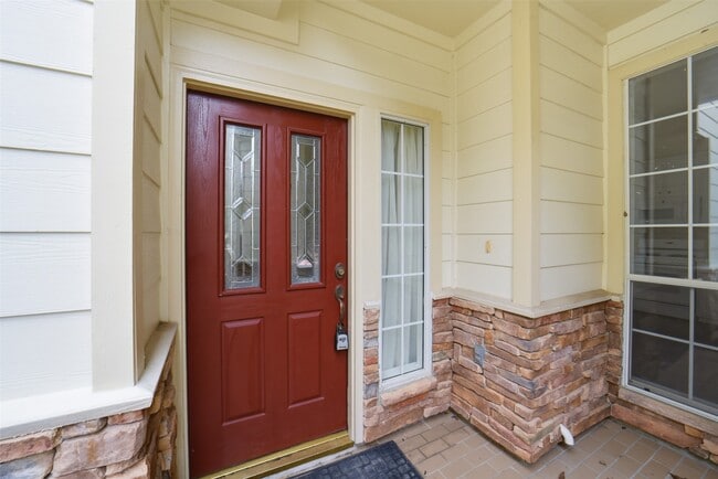 Building Photo - 2110 Ridge Wood Ln