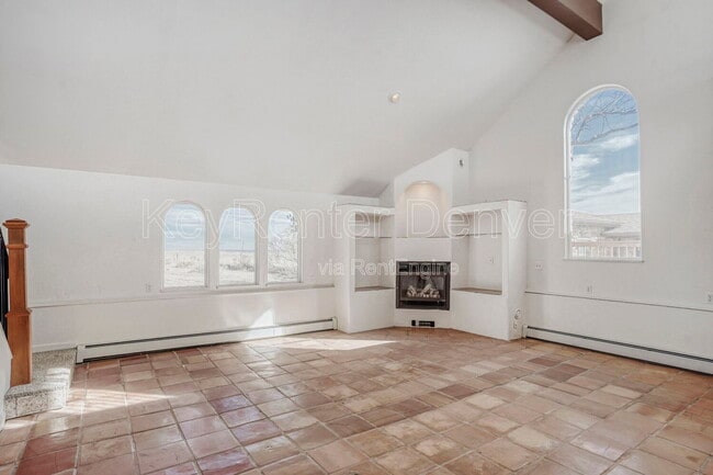 Building Photo - 990 Beech St