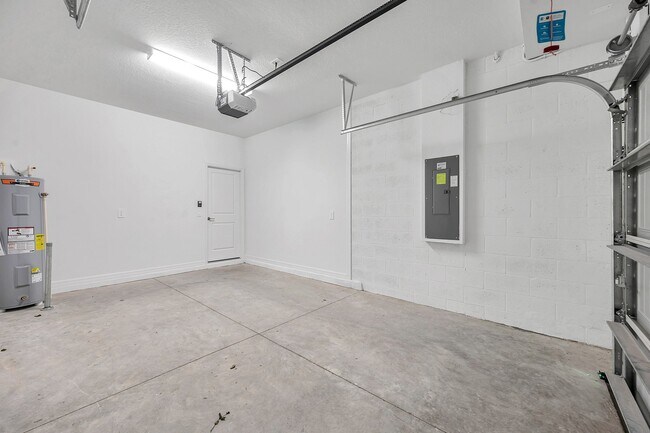 Building Photo - 11111 65th Ter E