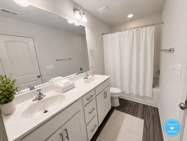 Building Photo - 5820 Crestlawn Ct