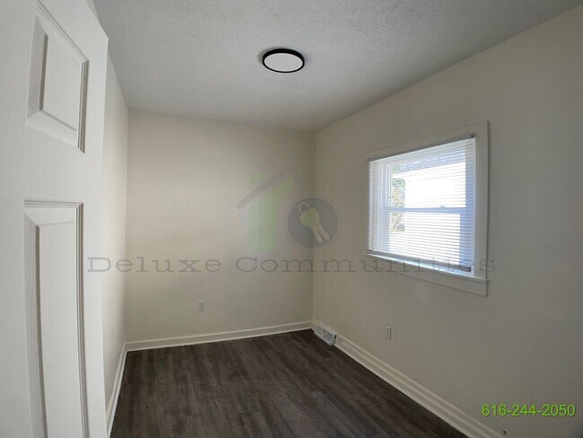 Building Photo - Spacious 4 Bedroom- Whole Home! Available ...