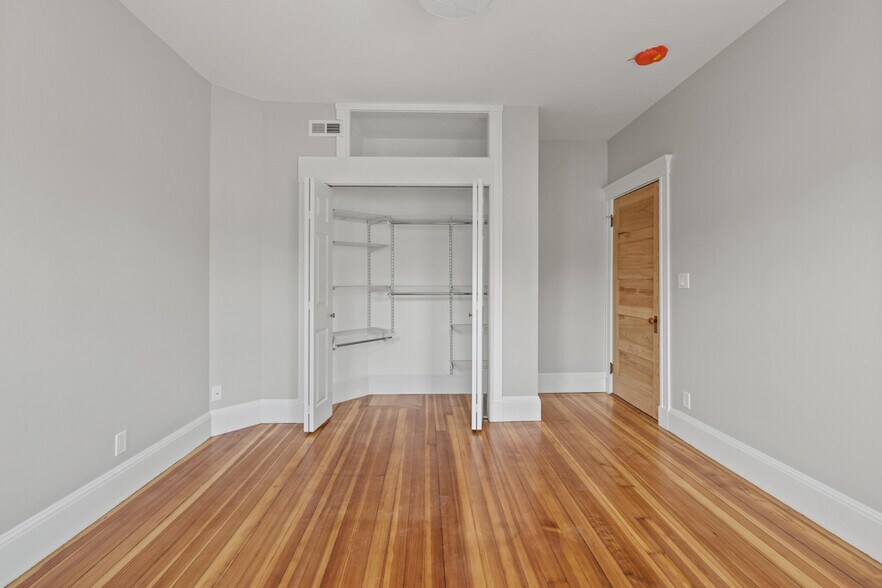 Building Photo - 19 Taft St