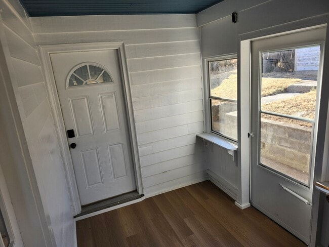 Building Photo - Large, Remodeled Single Family 4 BR House in Staunton