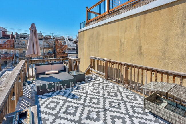 Building Photo - 639 Harvey St