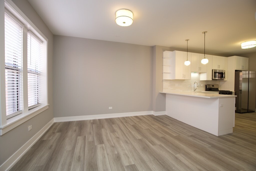 Building Photo - 3938 N Janssen Ave