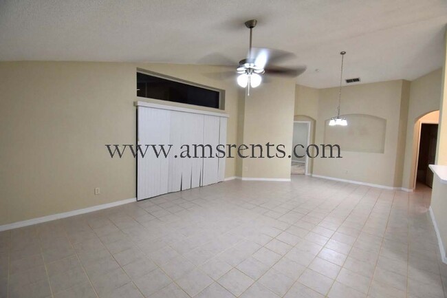 Building Photo - Delightful 3 bedroom house in Davenport