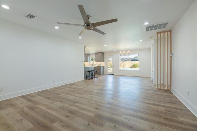 Building Photo - 10819 Oasis Dr