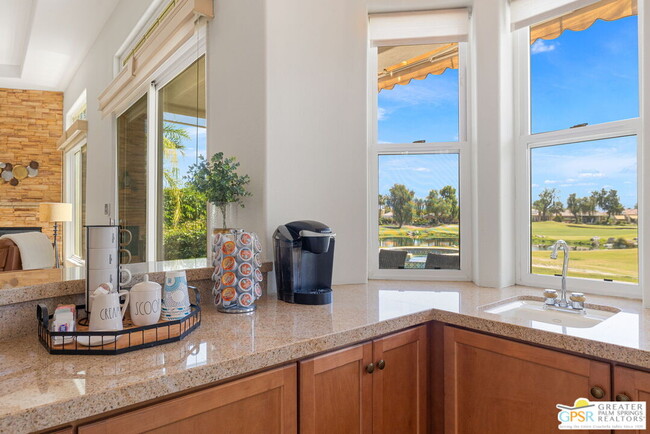 Building Photo - 88 Vía Las Flores