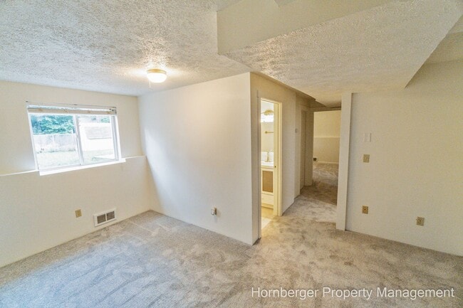 Building Photo - Recently Updated Single Family Home On The...