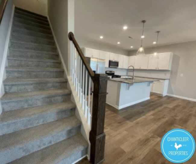 Building Photo - 764 Putney Hl Rd