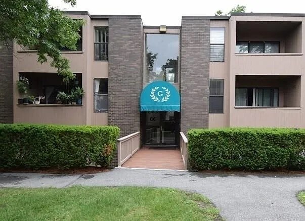 Primary Photo - 14 Shrewsbury Green Dr