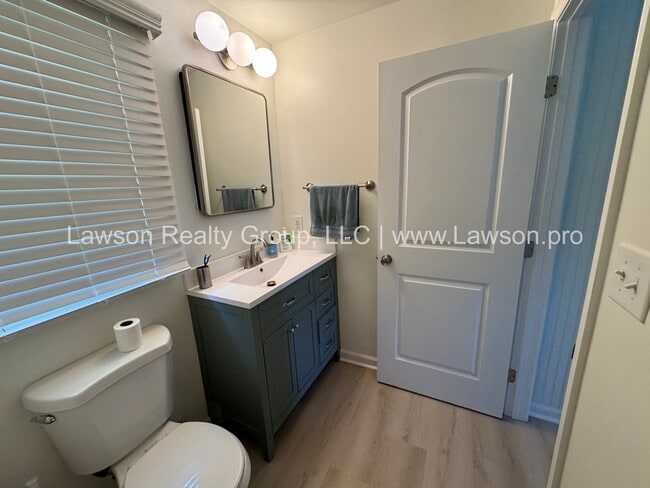 Building Photo - Large Raleigh Court Home on a Corner Lot