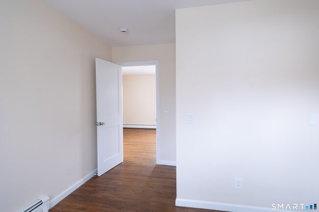 Building Photo - 51 View St W