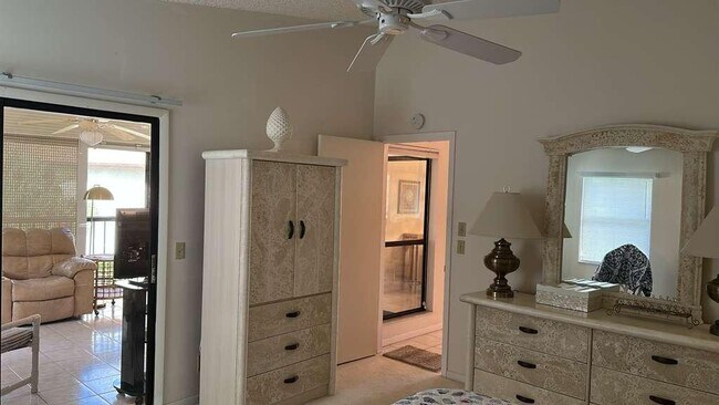 Building Photo - 3360 Lucerne Park Dr