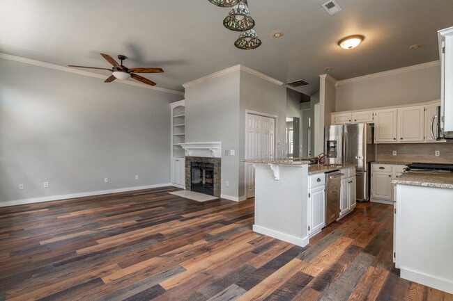 Building Photo - Fabulous & Spacious 4 Bedroom home in Har-Ber Meadows w/bonus room!