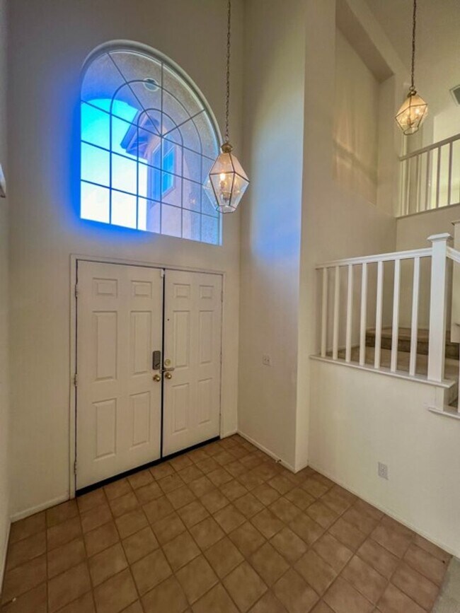 Building Photo - Large 4 bedroom Murrieta home with a loft ...