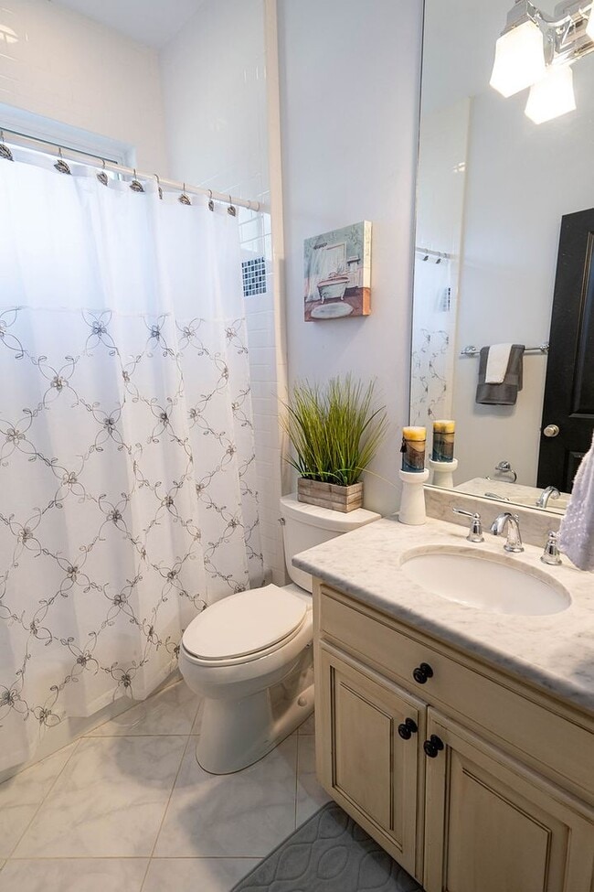 Building Photo - Cozy Midtown 3 Bed / 2 Bath Retreat!