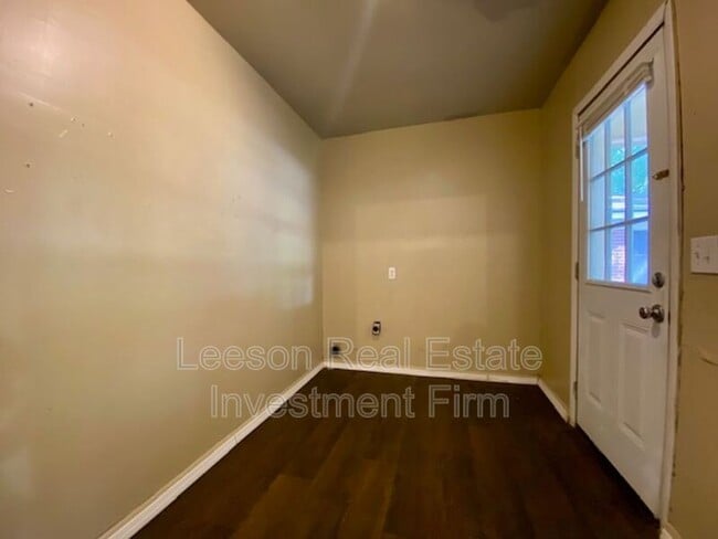 Building Photo - 9434 Woodcrest Dr