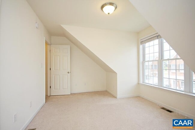 Building Photo - 609 Mornington Ln