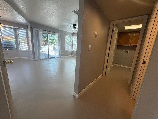 Building Photo - 8420 Oak Flat Way