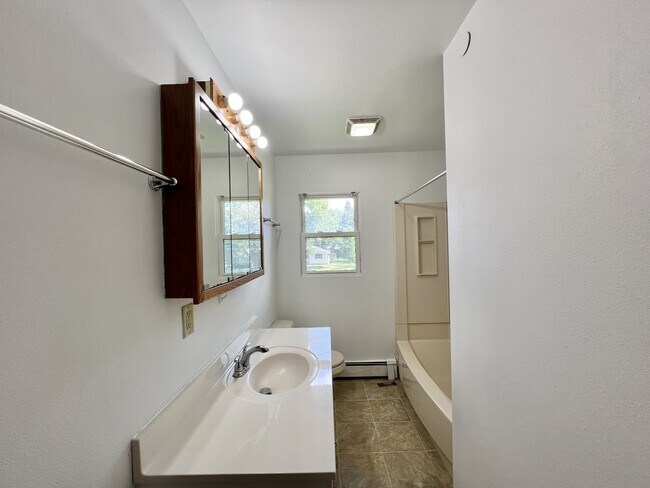 Building Photo - 290 Orchard Dr